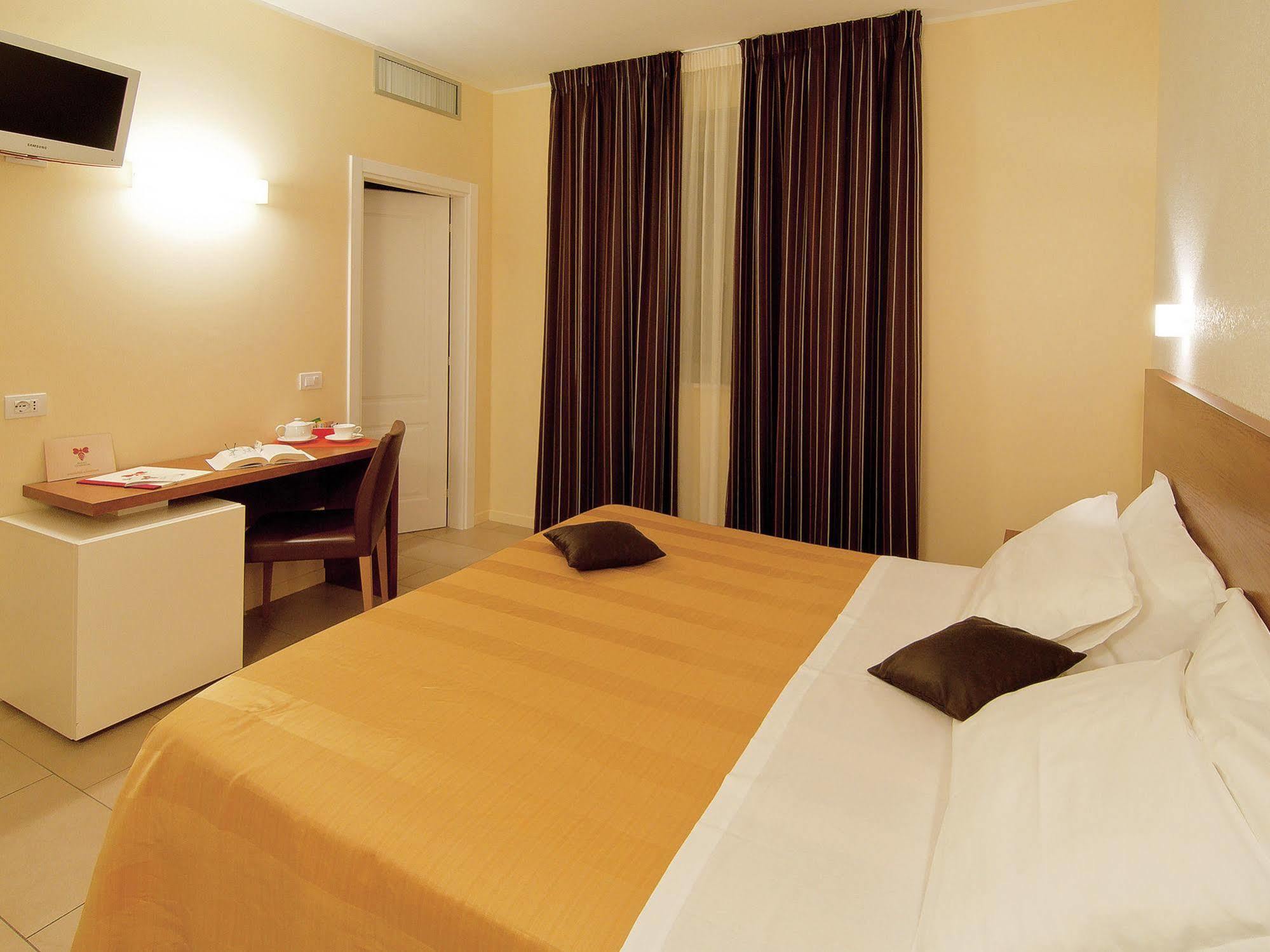 Hotel Cluentum Tolentino Exterior photo